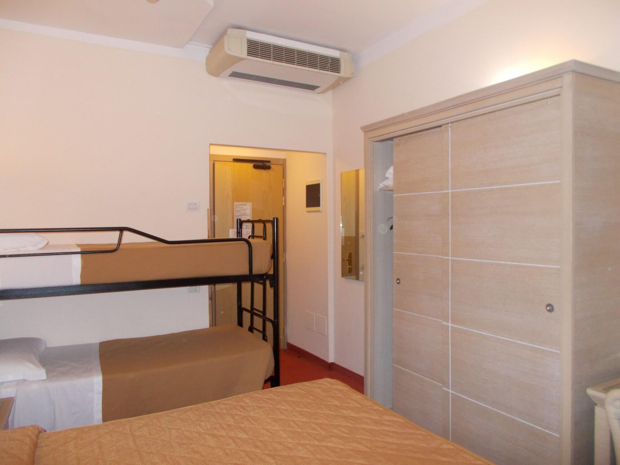 Hotel Nedy มารีนา ดิ มาซซา ภายนอก รูปภาพ