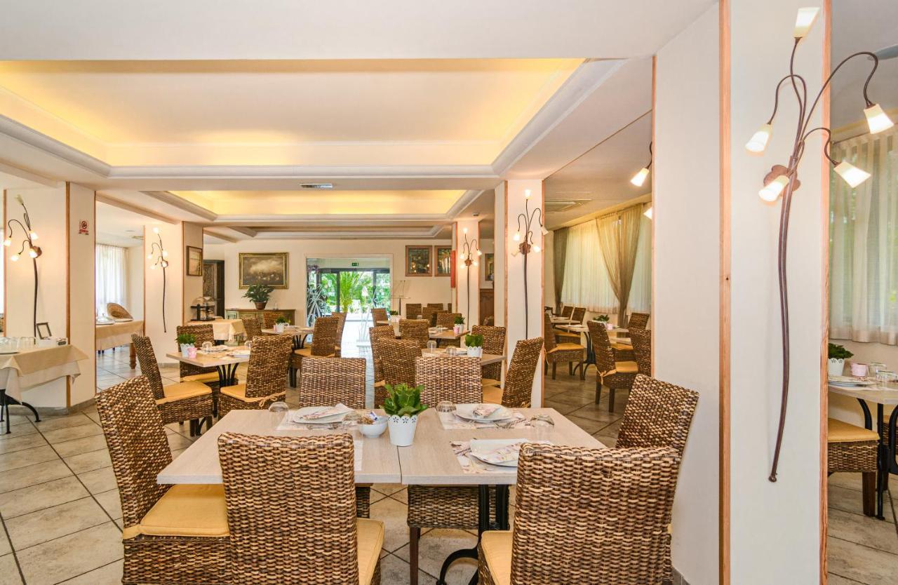 Hotel Nedy มารีนา ดิ มาซซา ภายนอก รูปภาพ