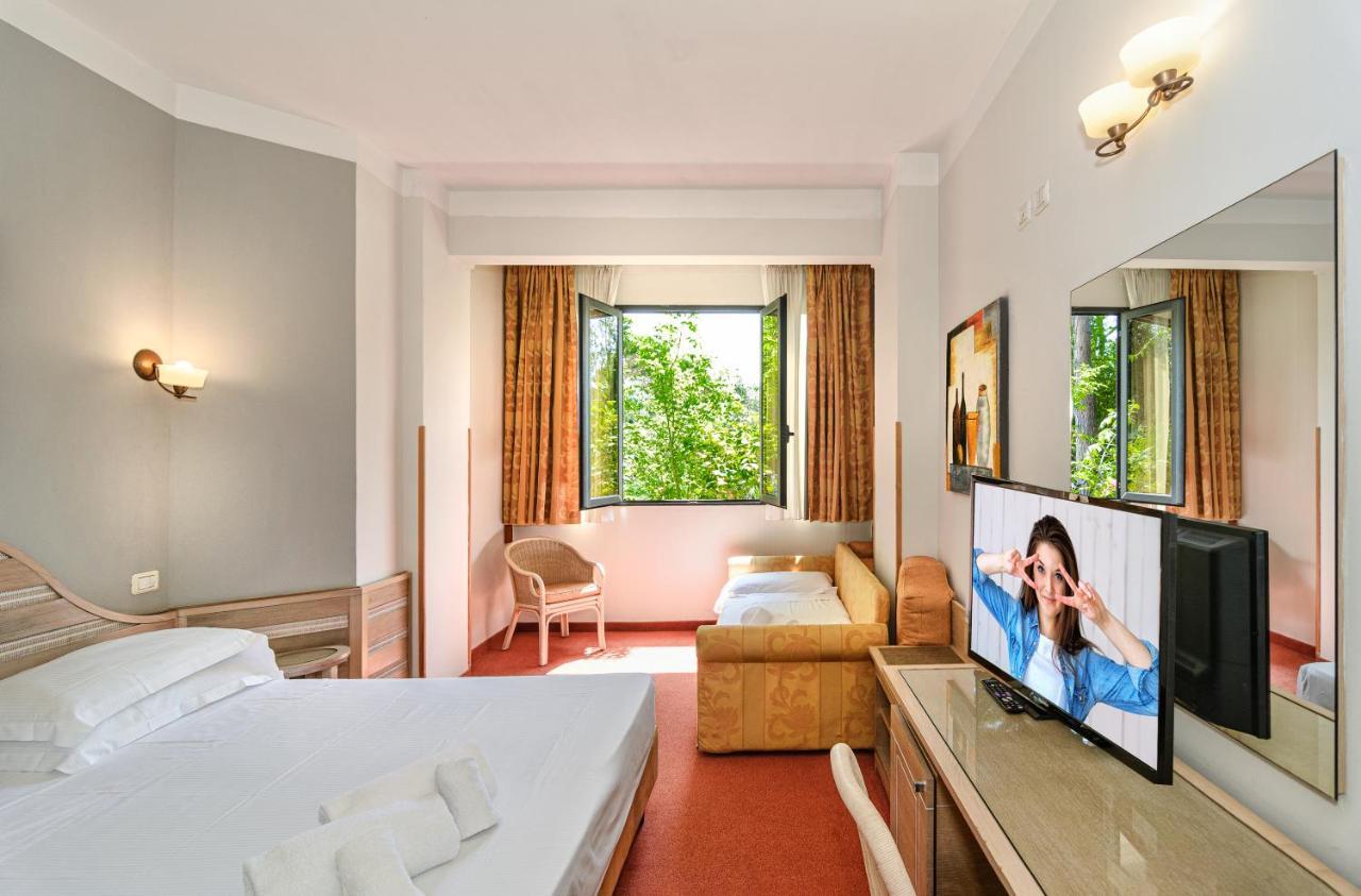 Hotel Nedy มารีนา ดิ มาซซา ภายนอก รูปภาพ
