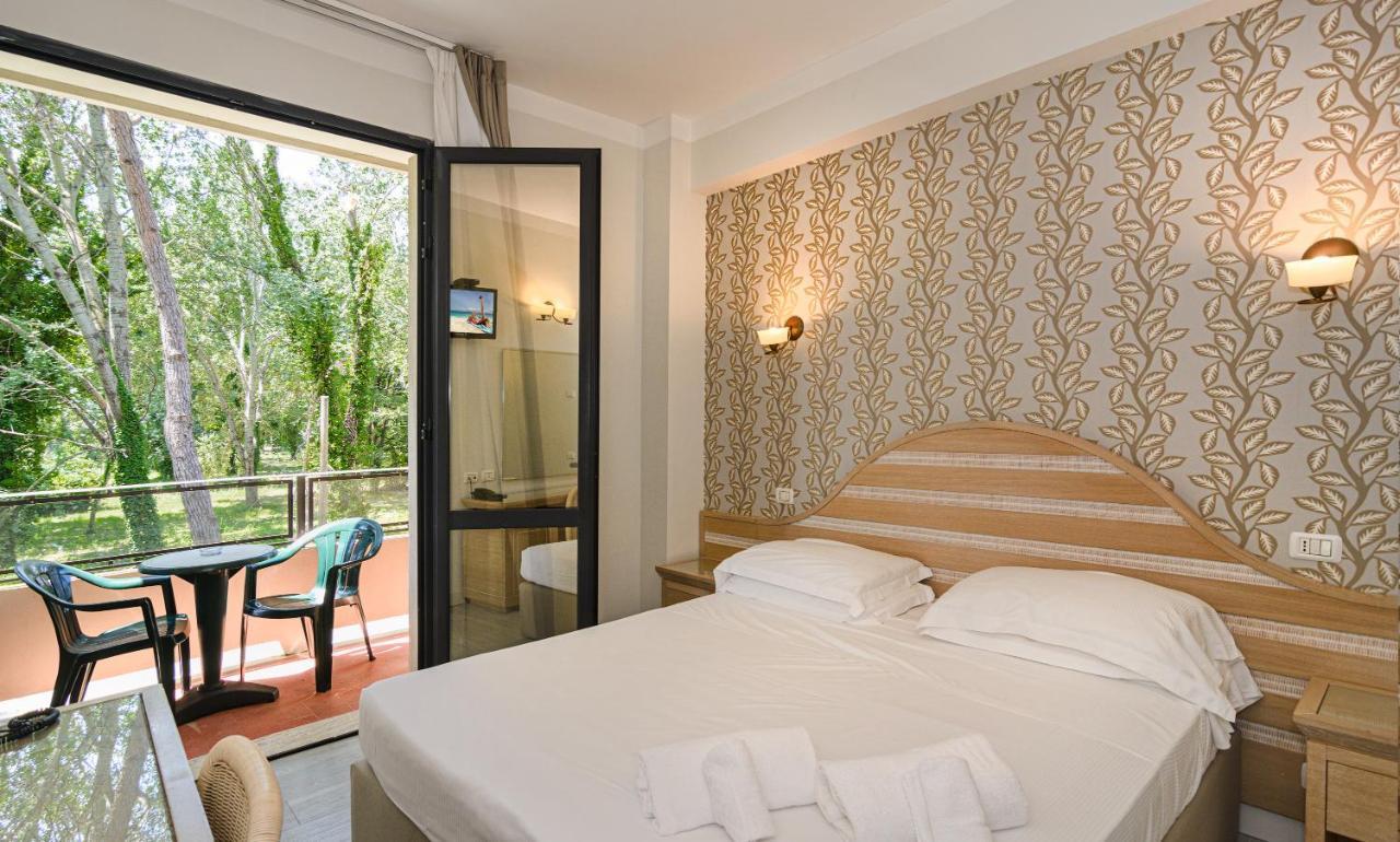 Hotel Nedy มารีนา ดิ มาซซา ภายนอก รูปภาพ