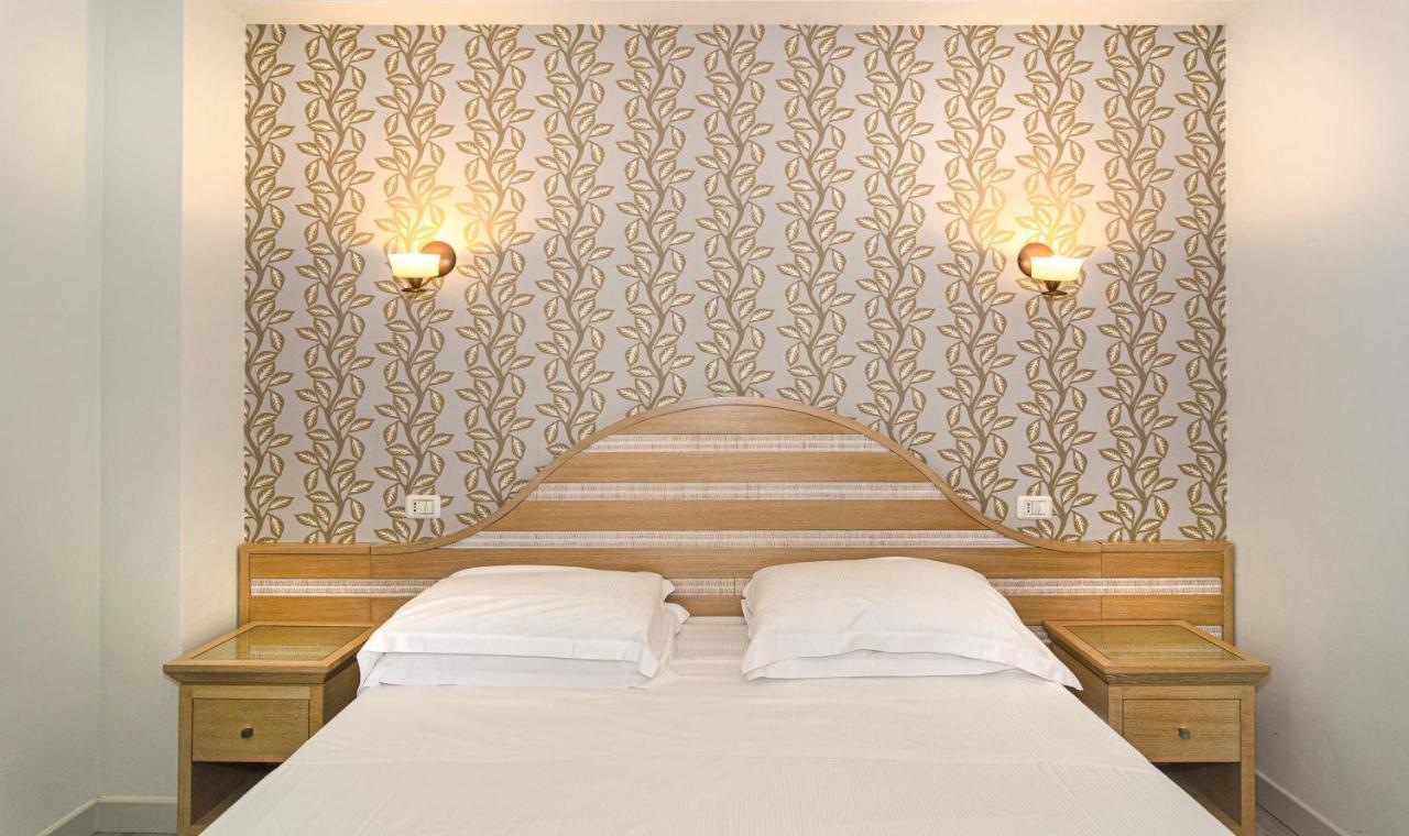 Hotel Nedy มารีนา ดิ มาซซา ภายนอก รูปภาพ