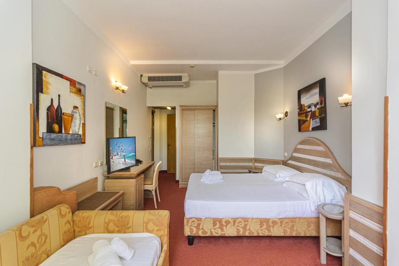 Hotel Nedy มารีนา ดิ มาซซา ภายนอก รูปภาพ