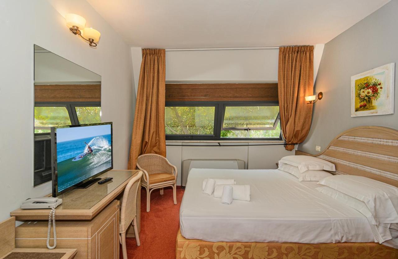 Hotel Nedy มารีนา ดิ มาซซา ภายนอก รูปภาพ