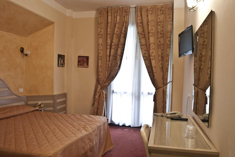 Hotel Nedy มารีนา ดิ มาซซา ภายนอก รูปภาพ