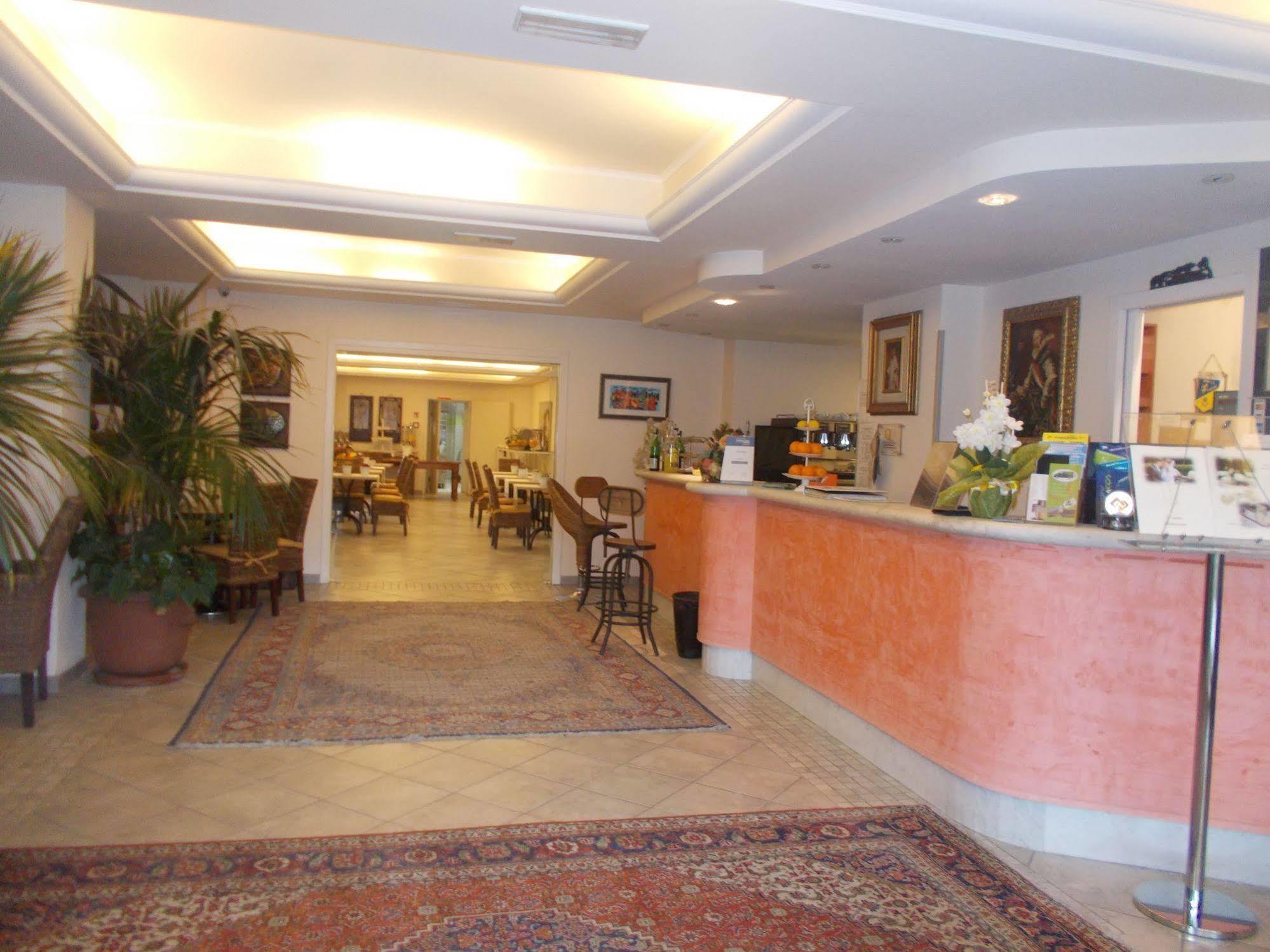 Hotel Nedy มารีนา ดิ มาซซา ภายนอก รูปภาพ
