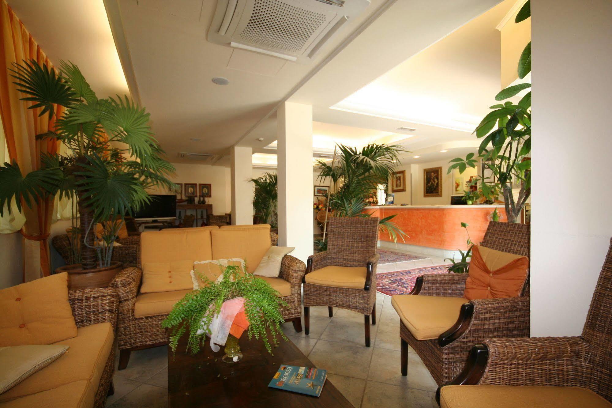 Hotel Nedy มารีนา ดิ มาซซา ภายนอก รูปภาพ